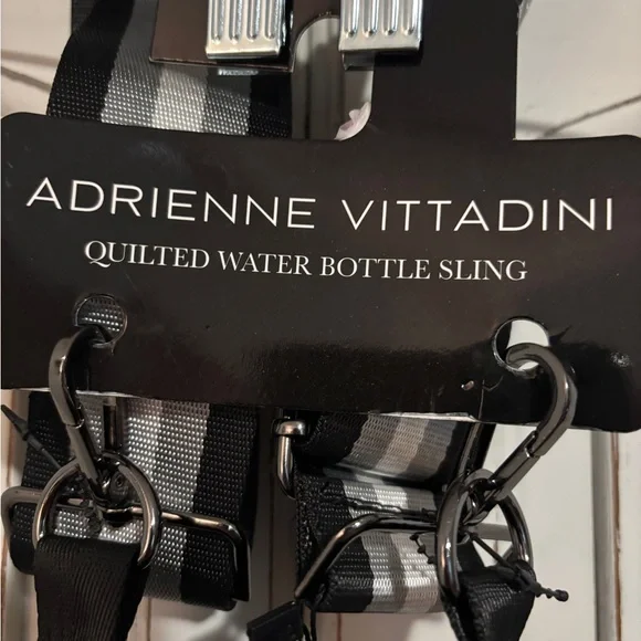 Adrienne Vittadini Quilted water bottle sling bag - Picture 2 of 4